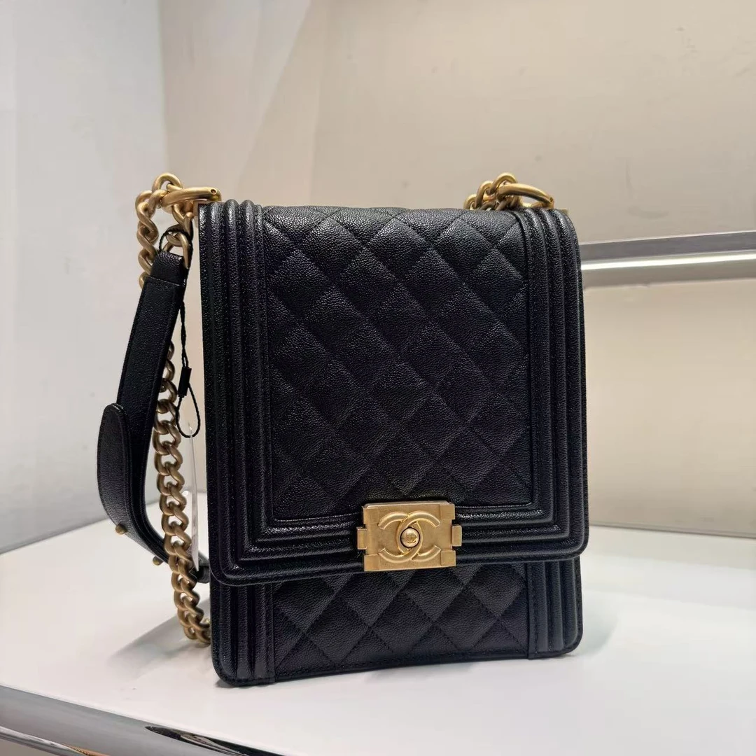 99新 Chanel/香奈儿 黑金竖版Leboy斜挎包/18926737