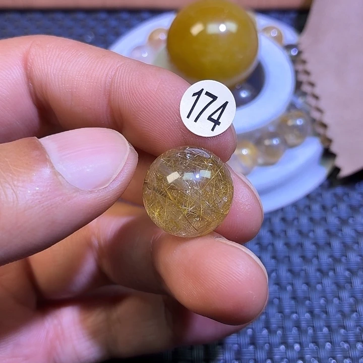 卡***卡水晶吊坠(不含链)未镶嵌