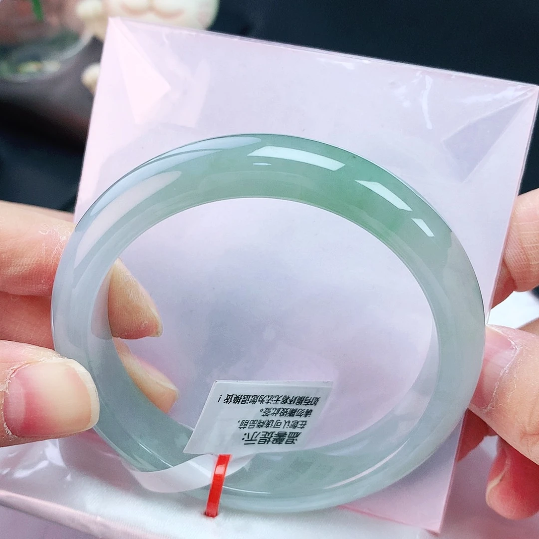翡翠手镯未镶嵌55圈