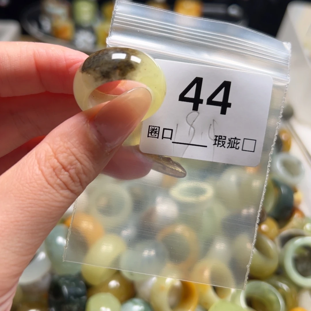 李***~蛇纹石玉未镶嵌戒指