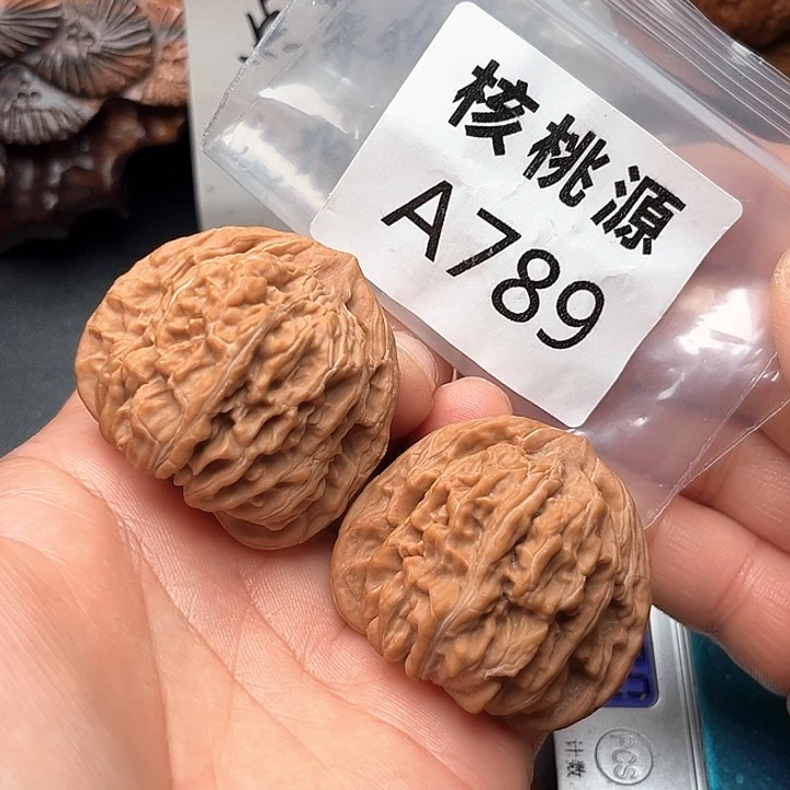 c***F文玩核桃吊坠四座楼