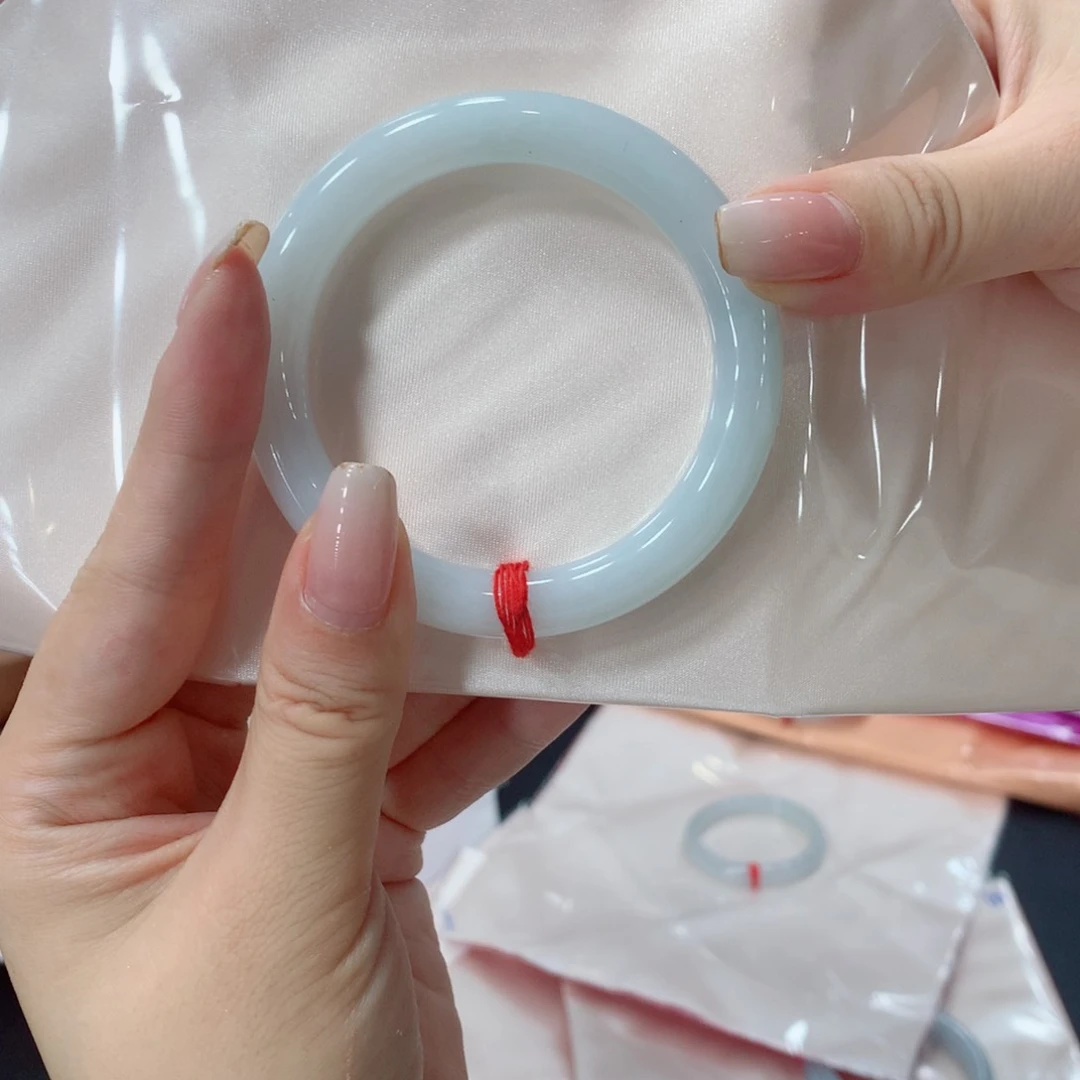 翡翠手镯未镶嵌?****燕买断