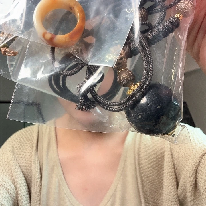 小***子未镶嵌蛇纹石玉颈饰