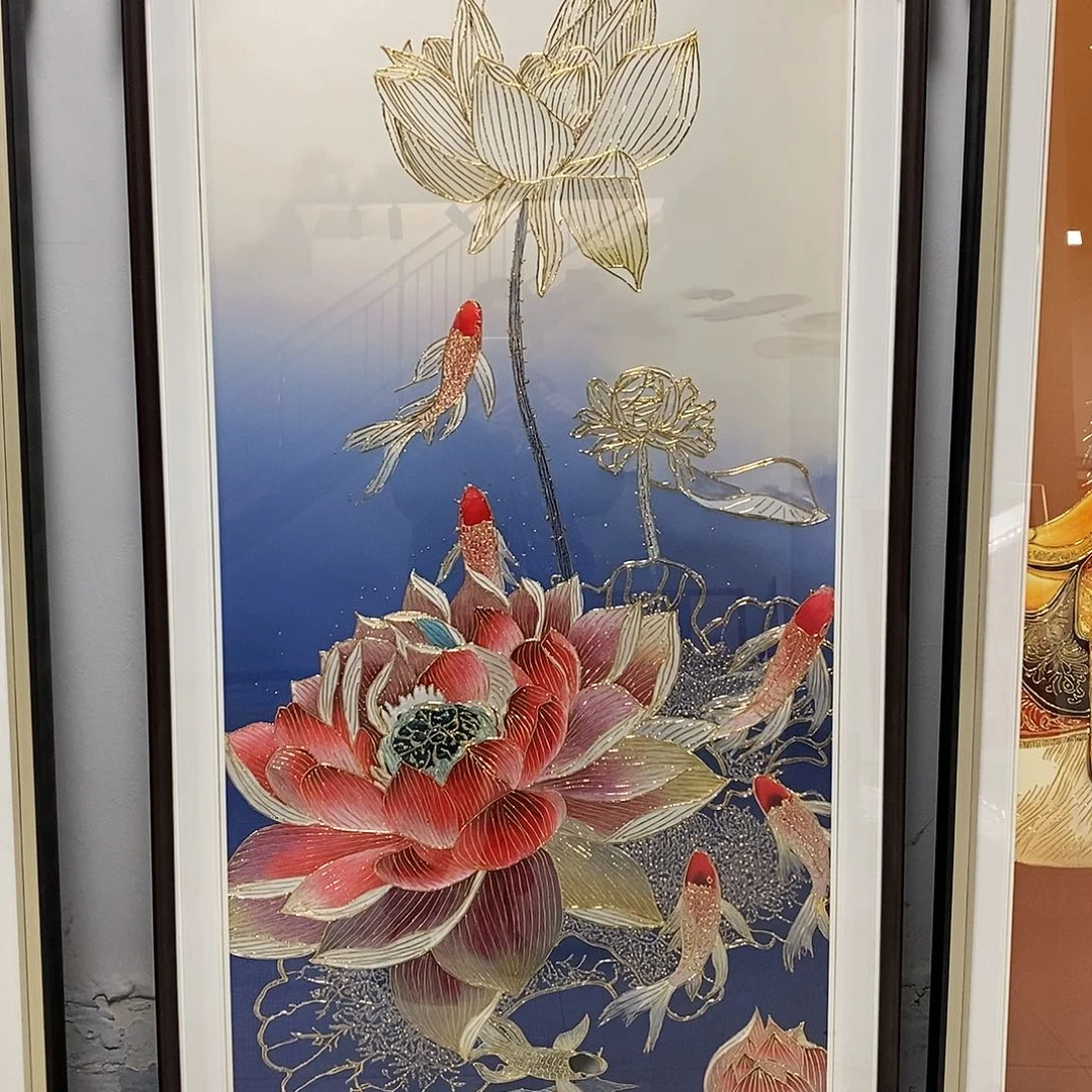 竖款荷花玄关鎏金装饰画