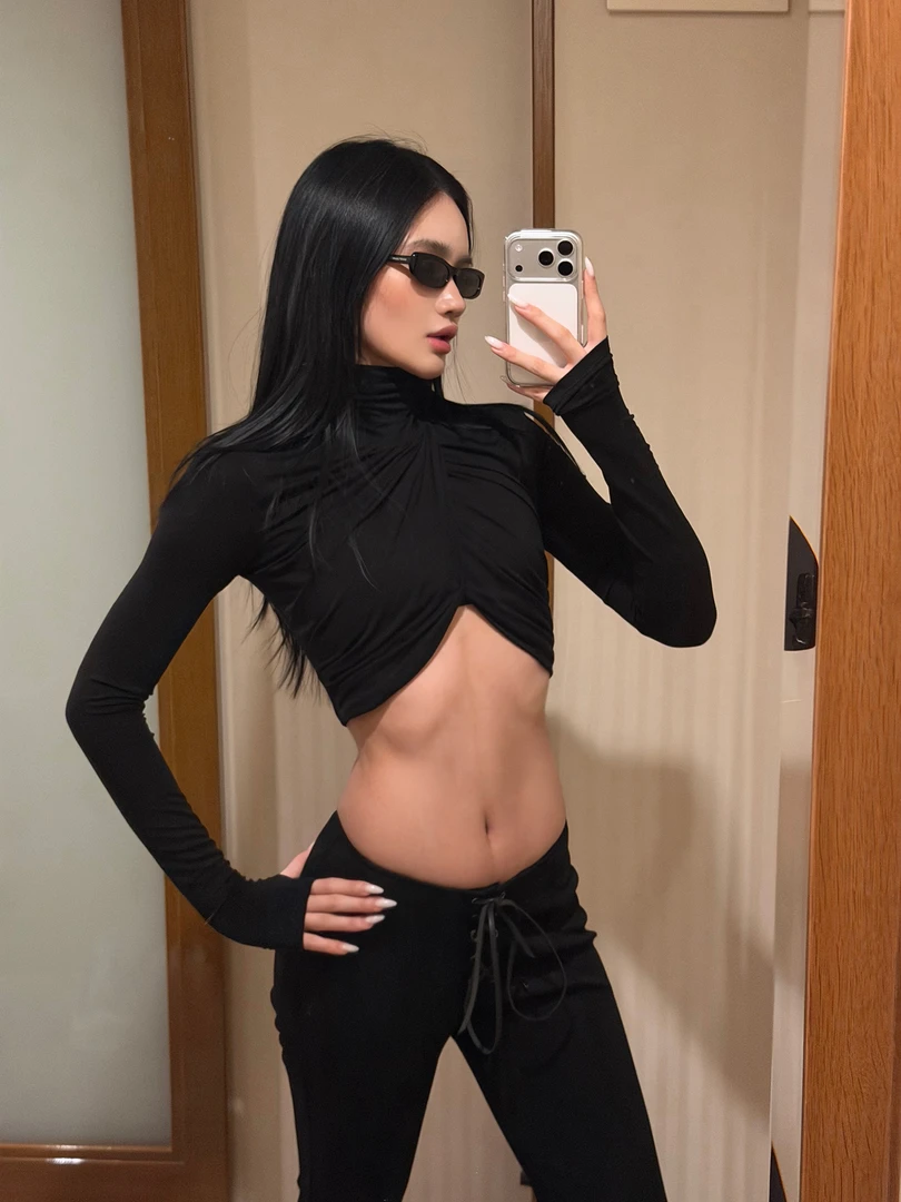 秋冬新款黑/绿色高领褶皱不规则修身短款上衣配显瘦休闲裤两件套