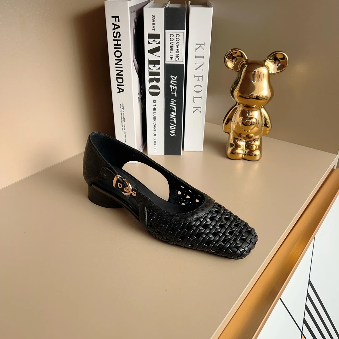 2025夏季热卖跟高3CM羊皮镂空侧扣百搭软底浅口包头凉鞋W628