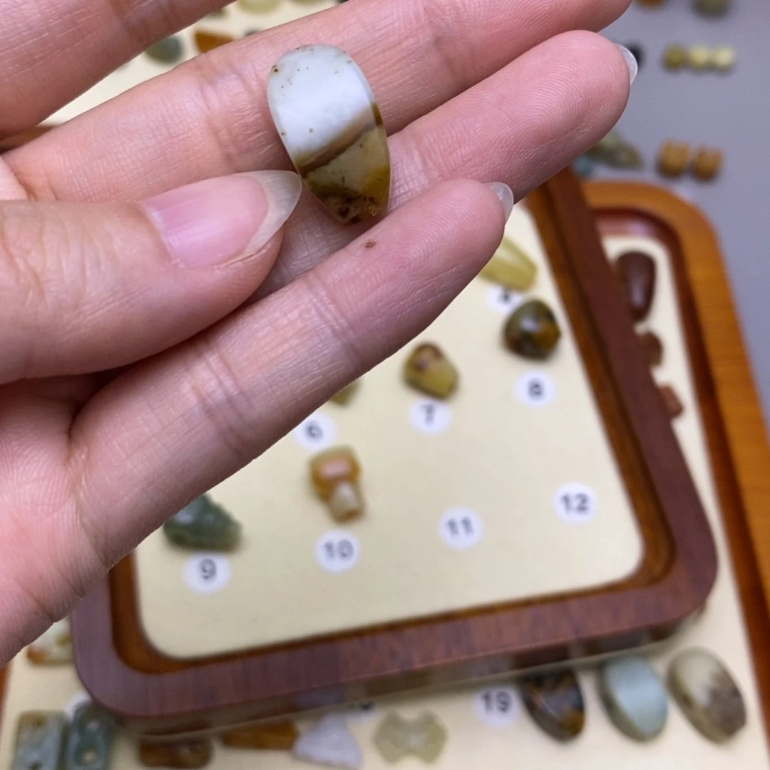 R***y蛇纹石玉未镶嵌配饰