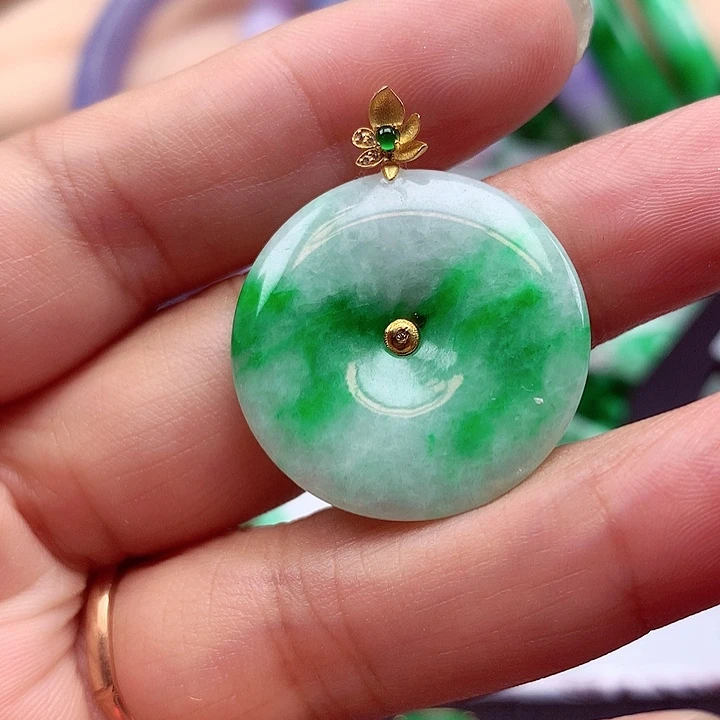 翡翠18K金镶嵌颈饰翡翠