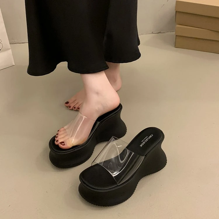 绝美坡跟凉拖鞋女外穿2025新款高级感松糕厚底一字拖高跟透明凉鞋