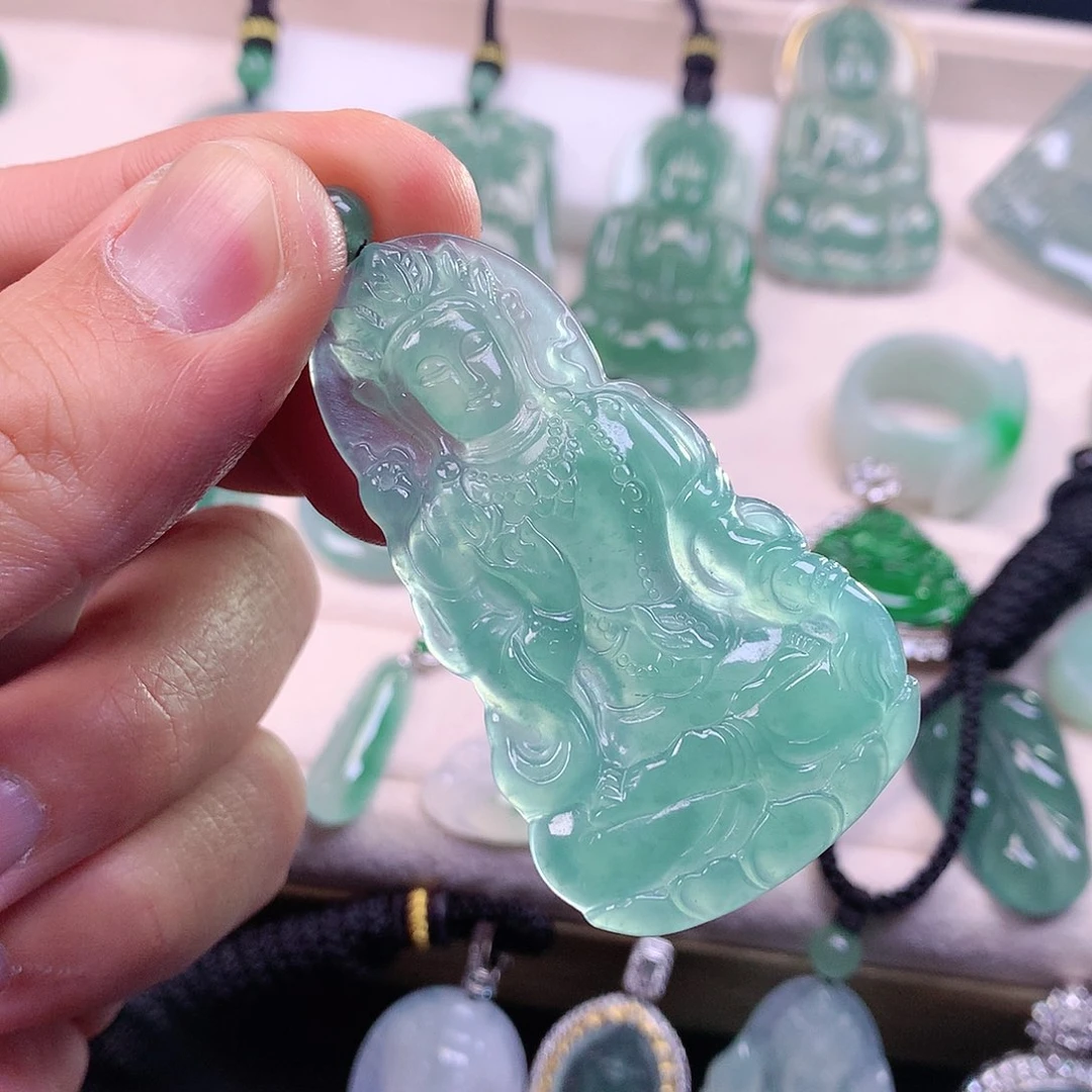 翡翠颈饰未镶嵌翡翠