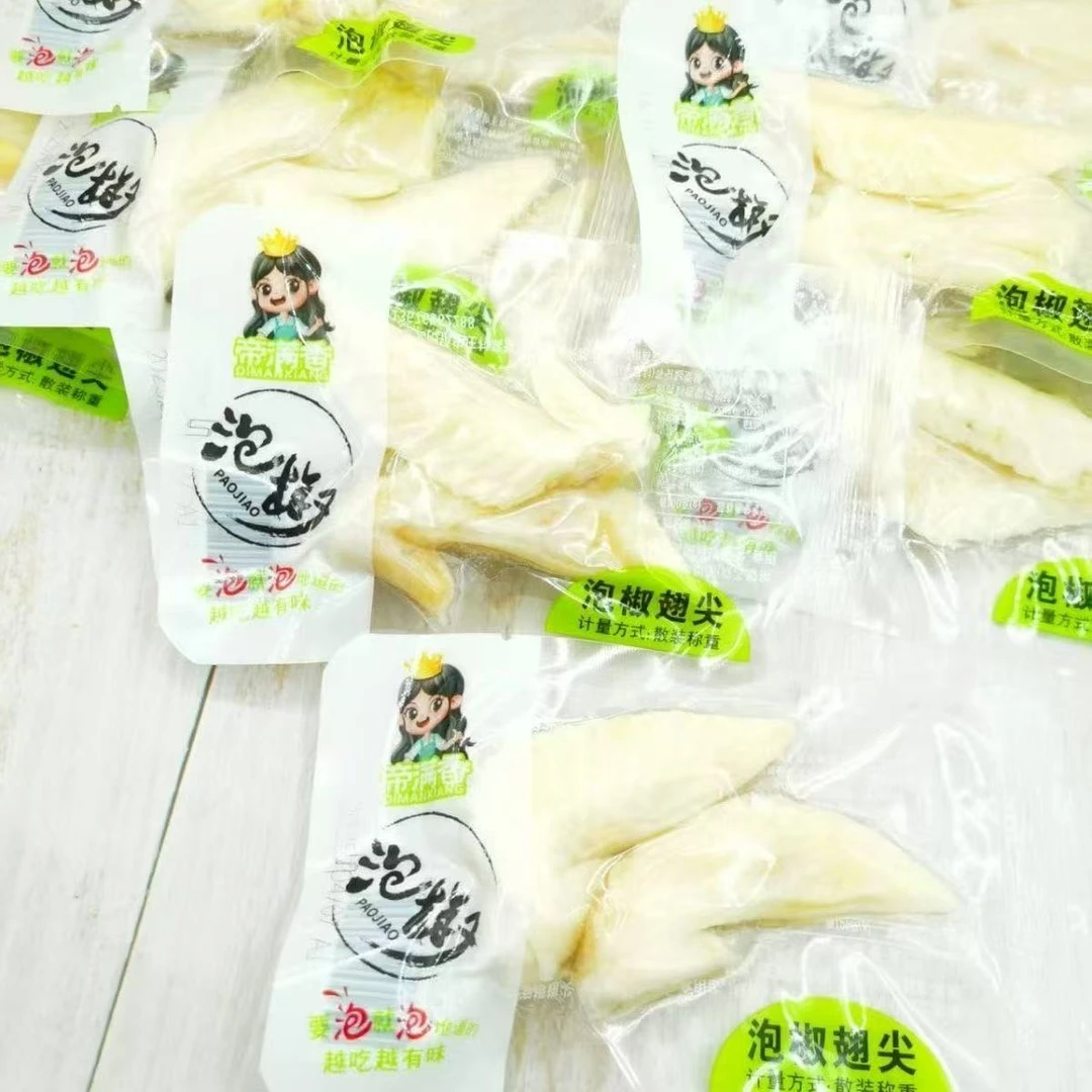 即食独立小包装辣条、可吸果冻果冻吸吸冻草莓味葡萄味等