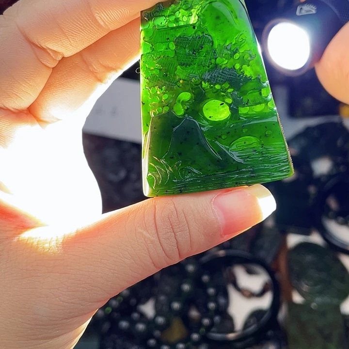未镶嵌蛇纹石玉颈饰泰山玉山水牌