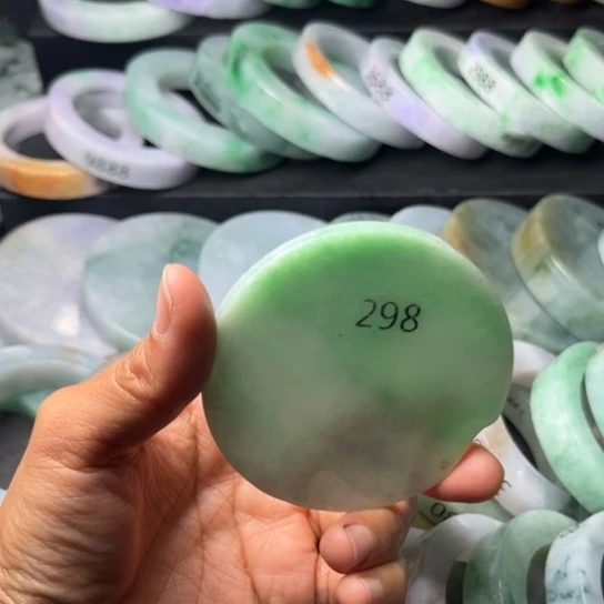 定制翡翠未镶嵌翡翠手镯