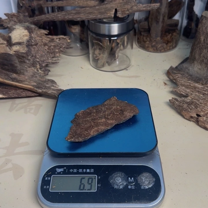 顺***为沉香碎屑沉香沉香铁头6.8克