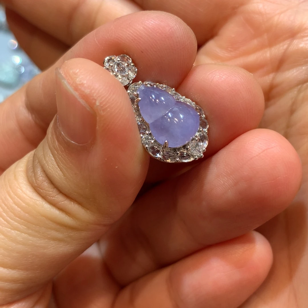 翡翠18K金镶嵌颈饰吊坠