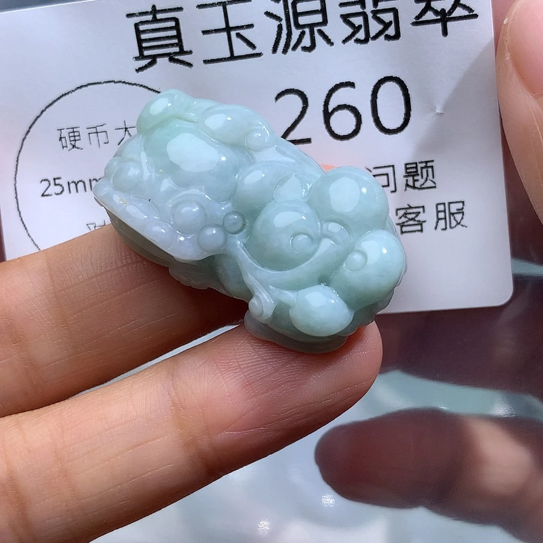 翡翠未镶嵌颈饰260。
