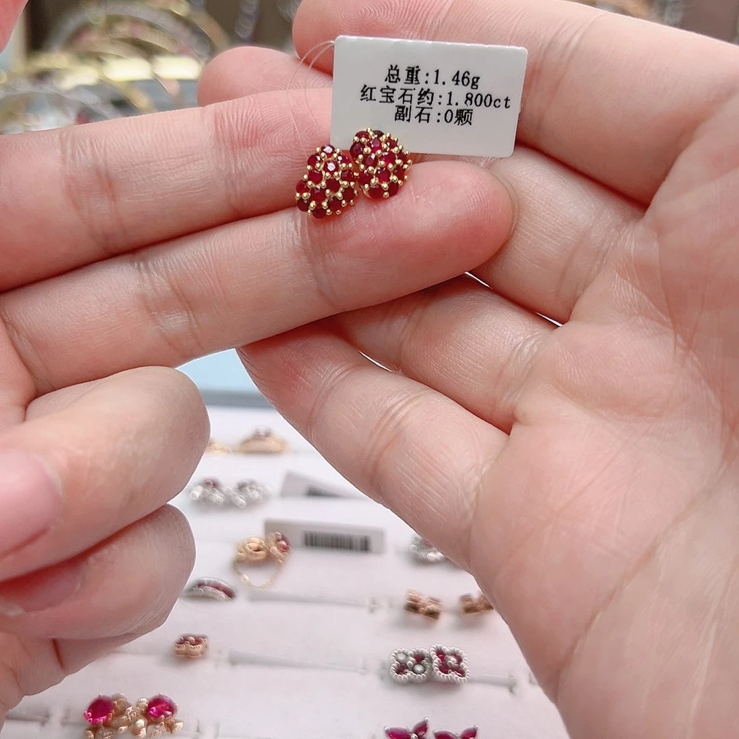 红宝石耳钉18K金镶嵌