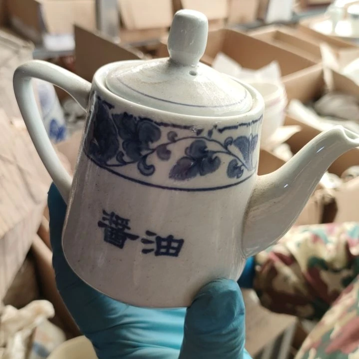 摆件。陶瓷盘子碗啥都有