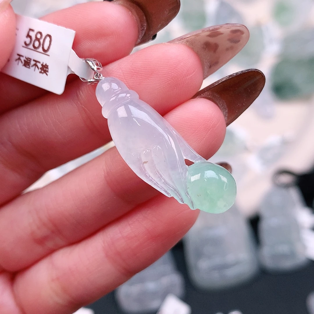 翡翠颈饰18K金镶嵌飘绿佛手36.7、31、11.3、6.3