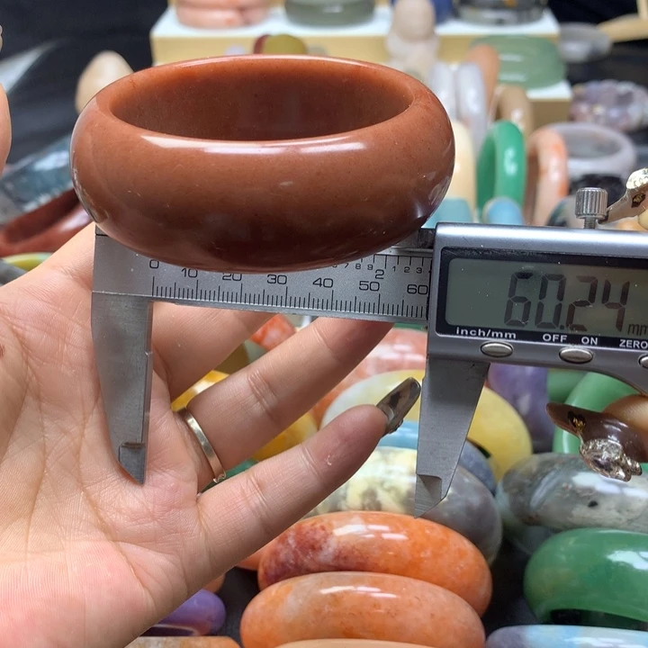 未镶嵌手镯石英质玉