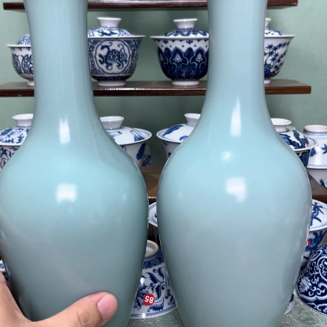 奉***琴两个花瓶一个缠枝莲压手杯