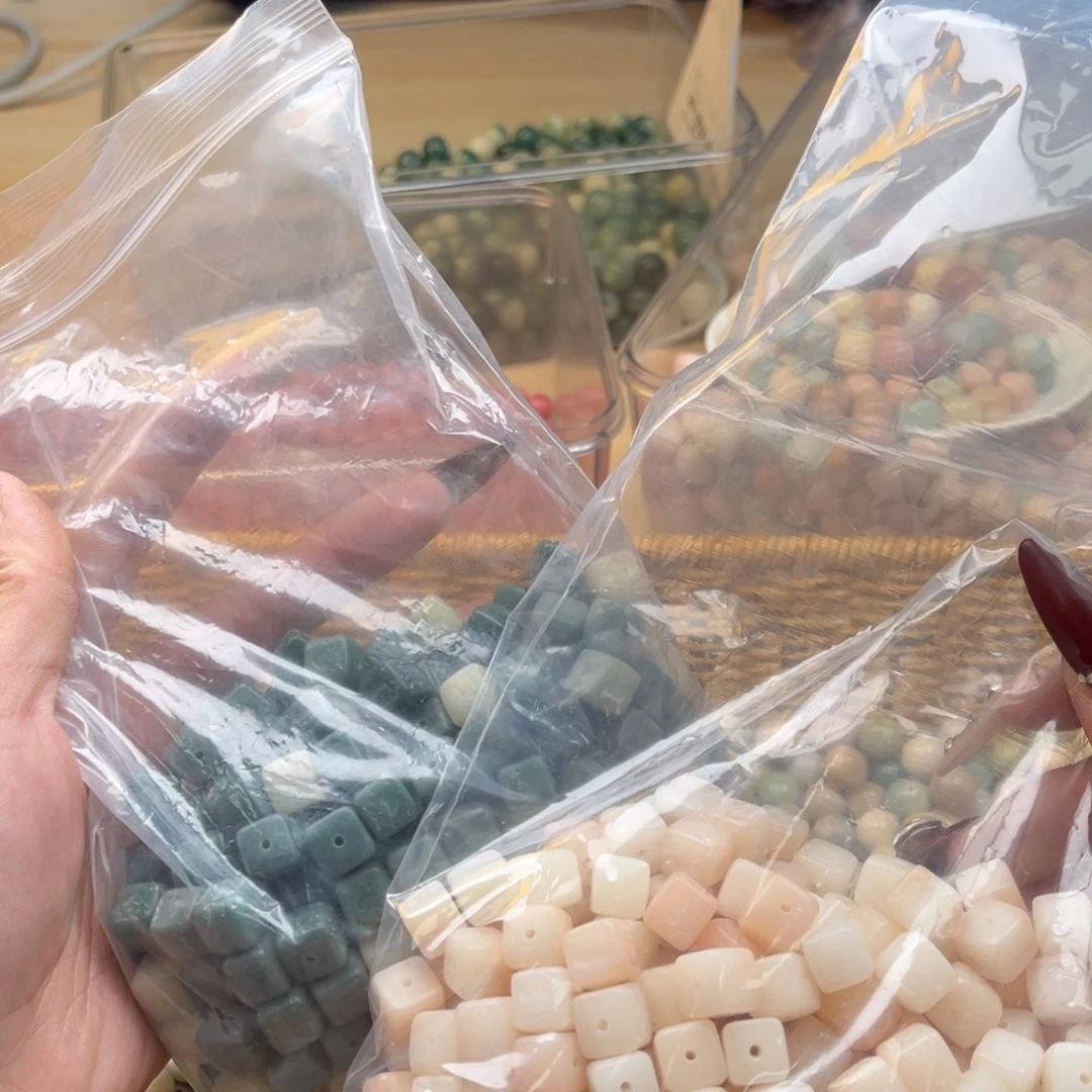 白玉菩提吊坠z12mm20+10颗。喜怒哀乐