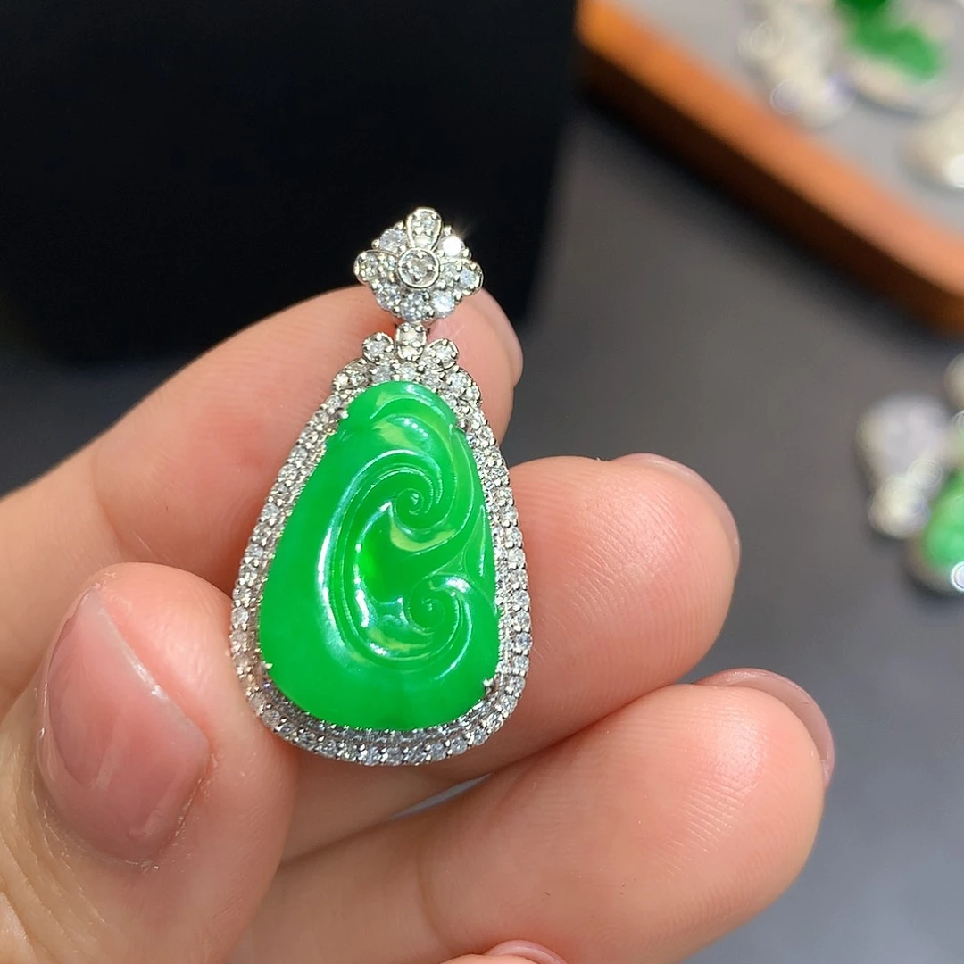 翡翠吊坠(不含链)18K金镶嵌