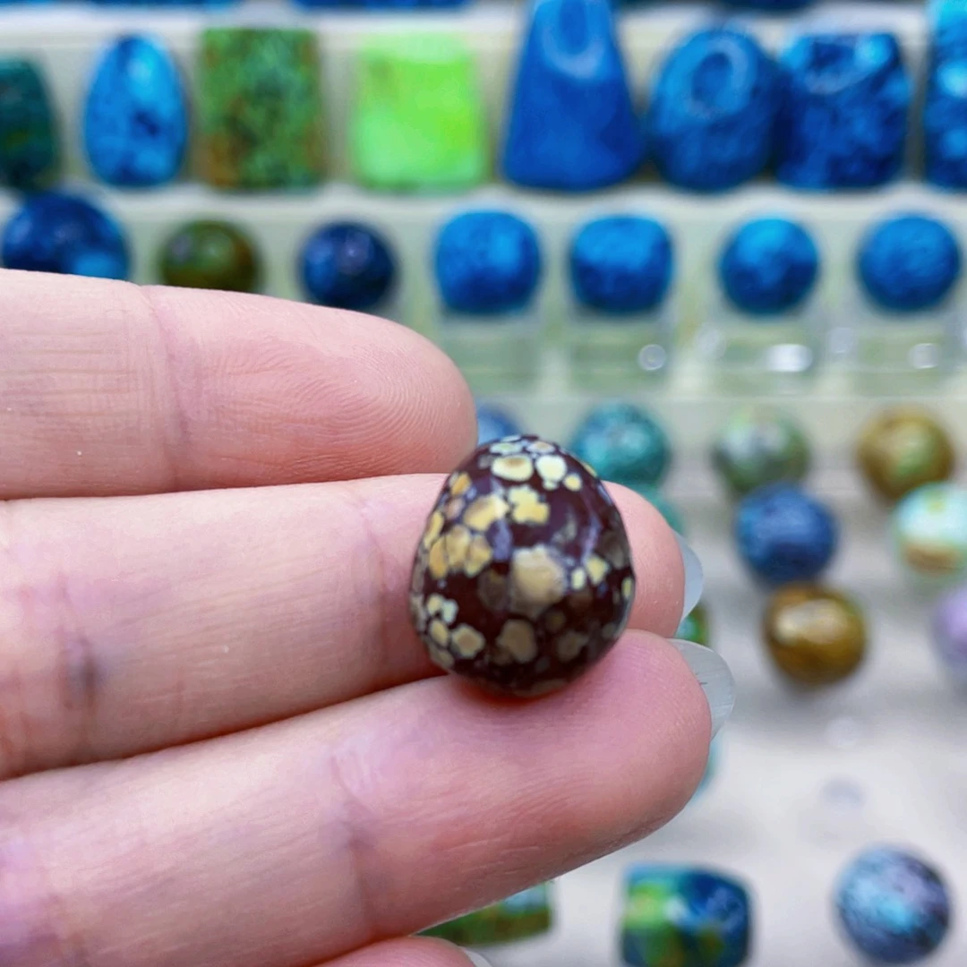 未镶嵌绿松石颈饰