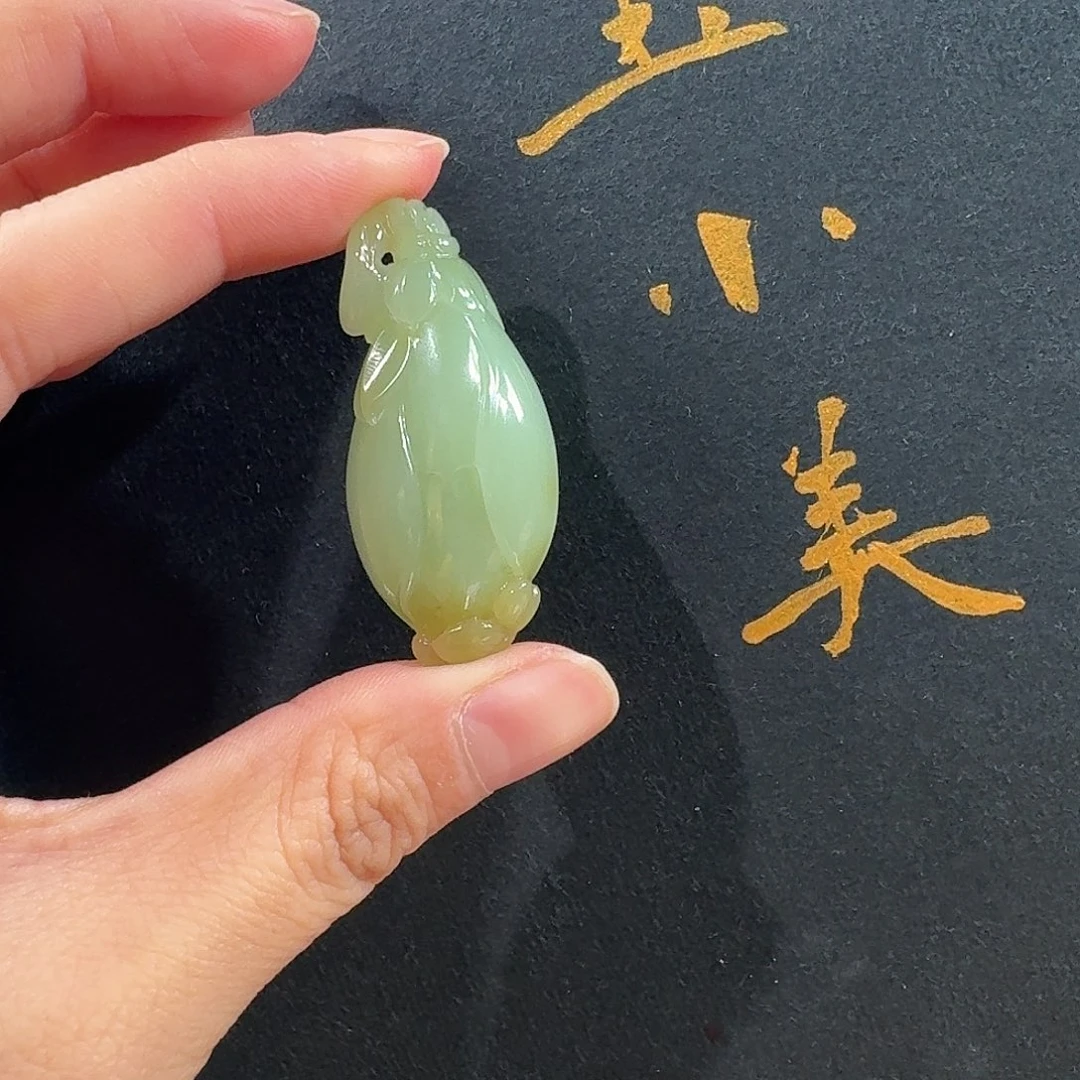 和田玉未镶嵌颈饰黑羊洞