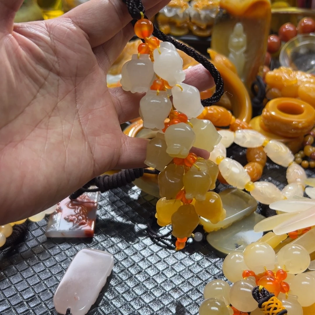 石英质玉未镶嵌颈饰