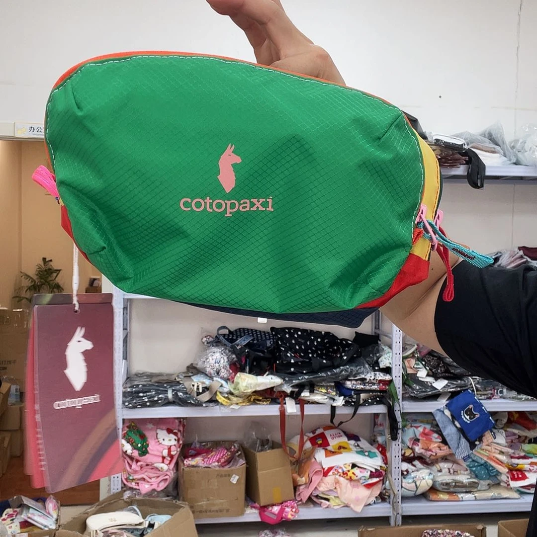 PU化妆包等各种产品和