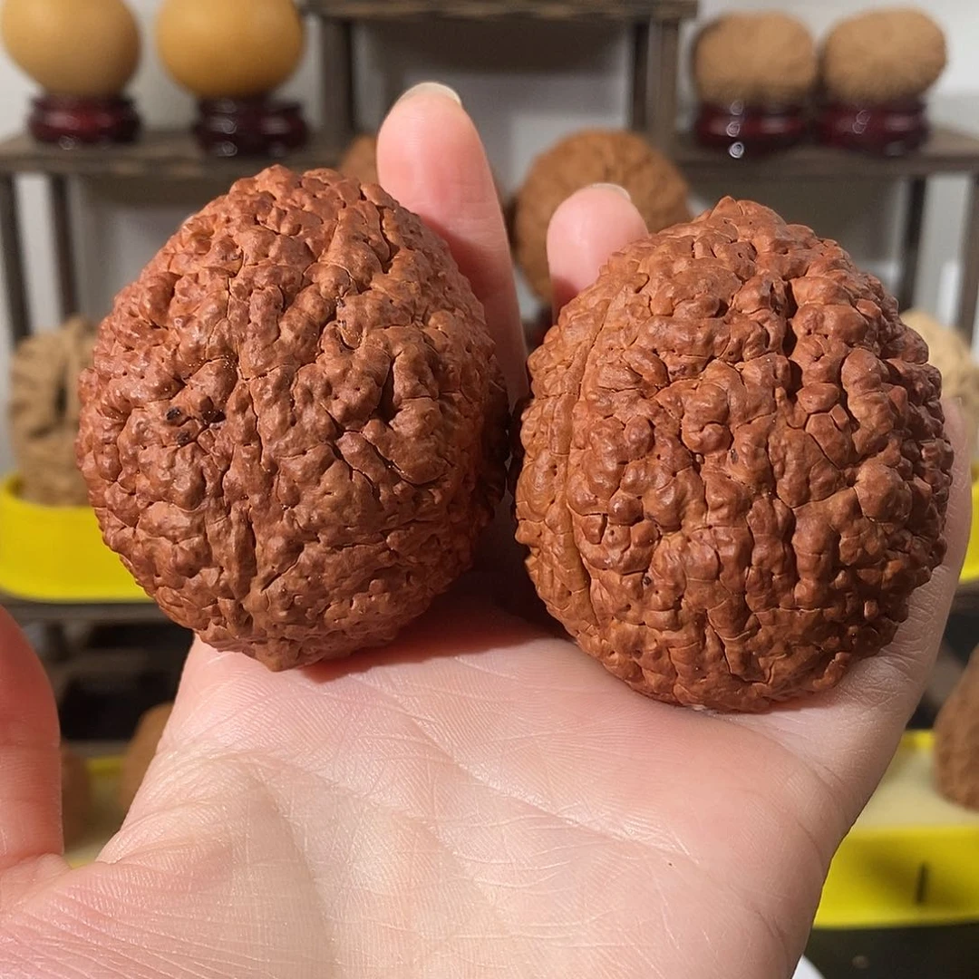 吊坠文玩核桃三瓣脑纹金刚练手微色5161