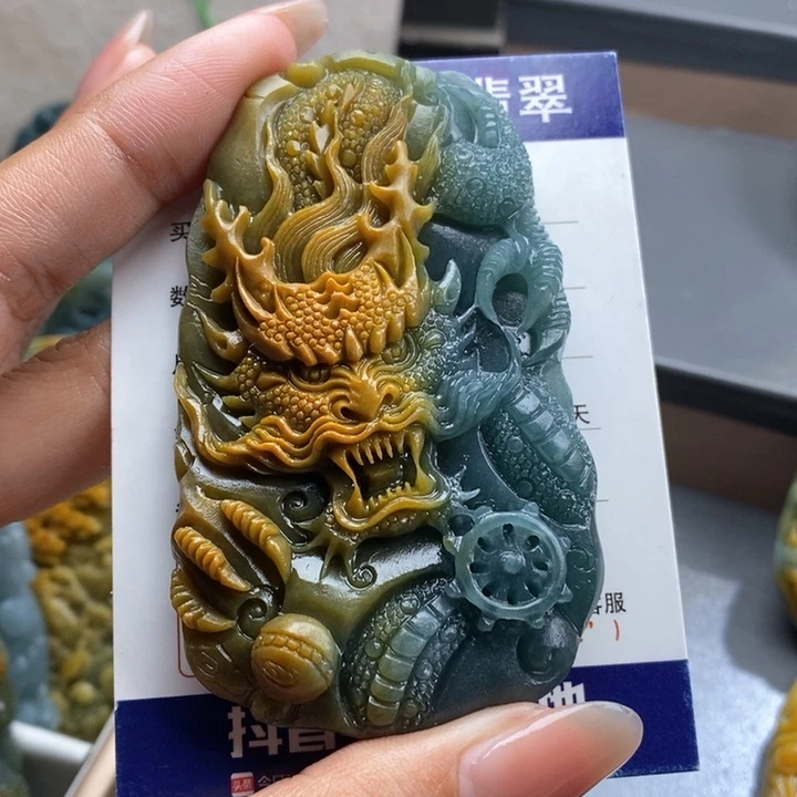 定制翡翠未镶嵌?**龙牌