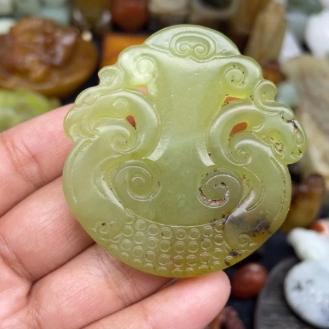 蛇纹石玉未镶嵌颈饰8