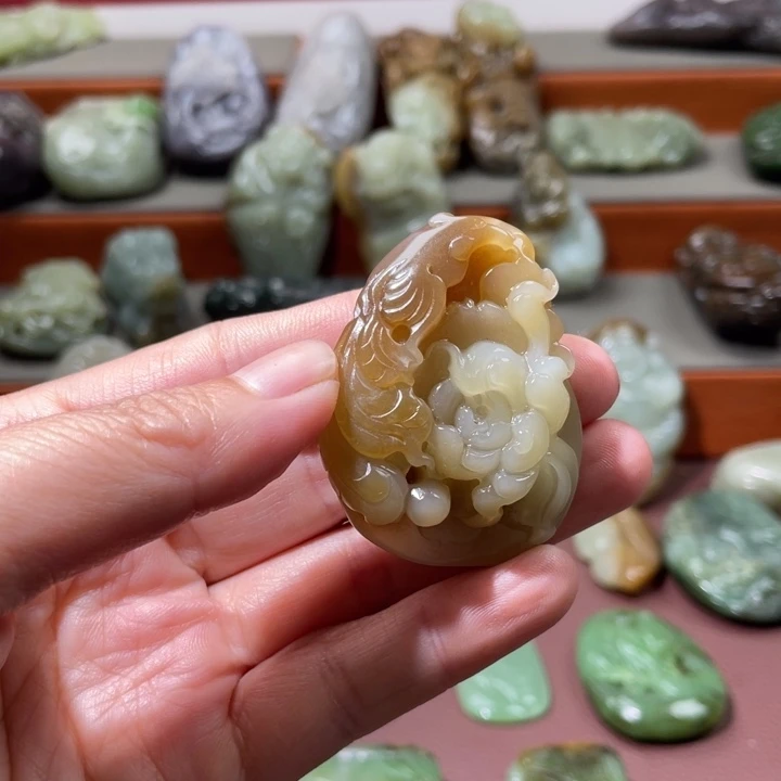 和田玉(糖玉)未镶嵌颈饰