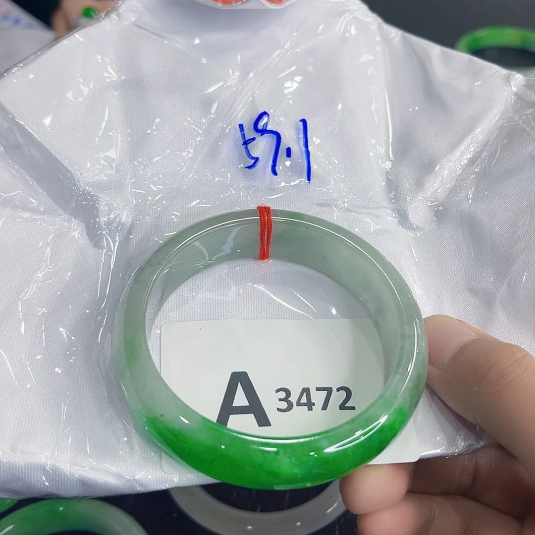 翡翠手镯未镶嵌手镯