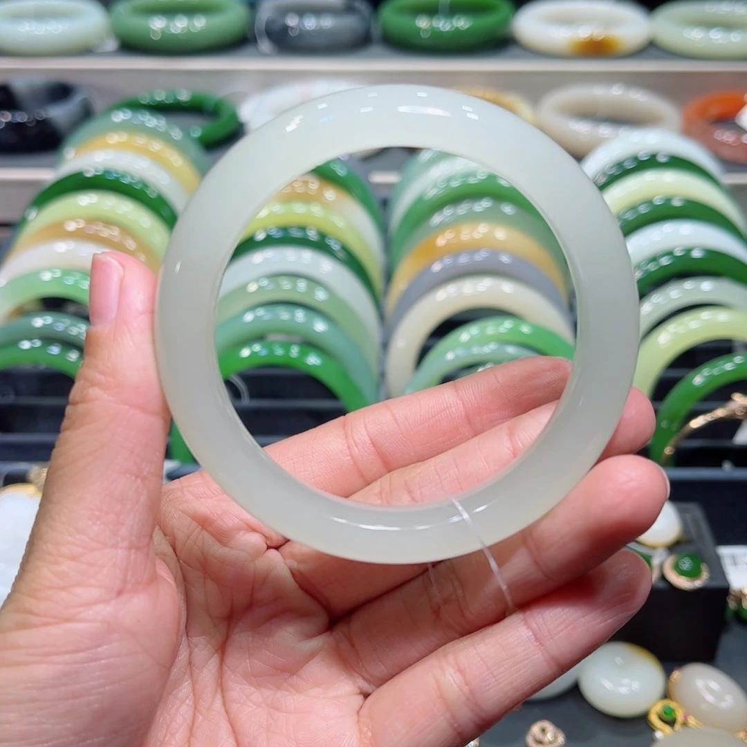 和田玉手镯未镶嵌堂****妇高冰荔枝冻晴水手镯56+圈口