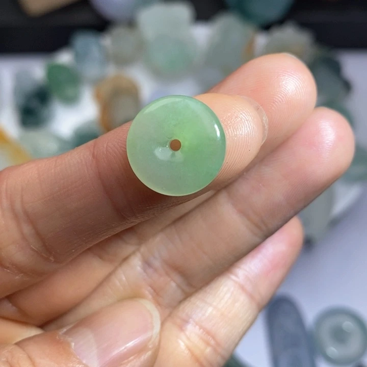 定制翡翠未镶嵌平安扣