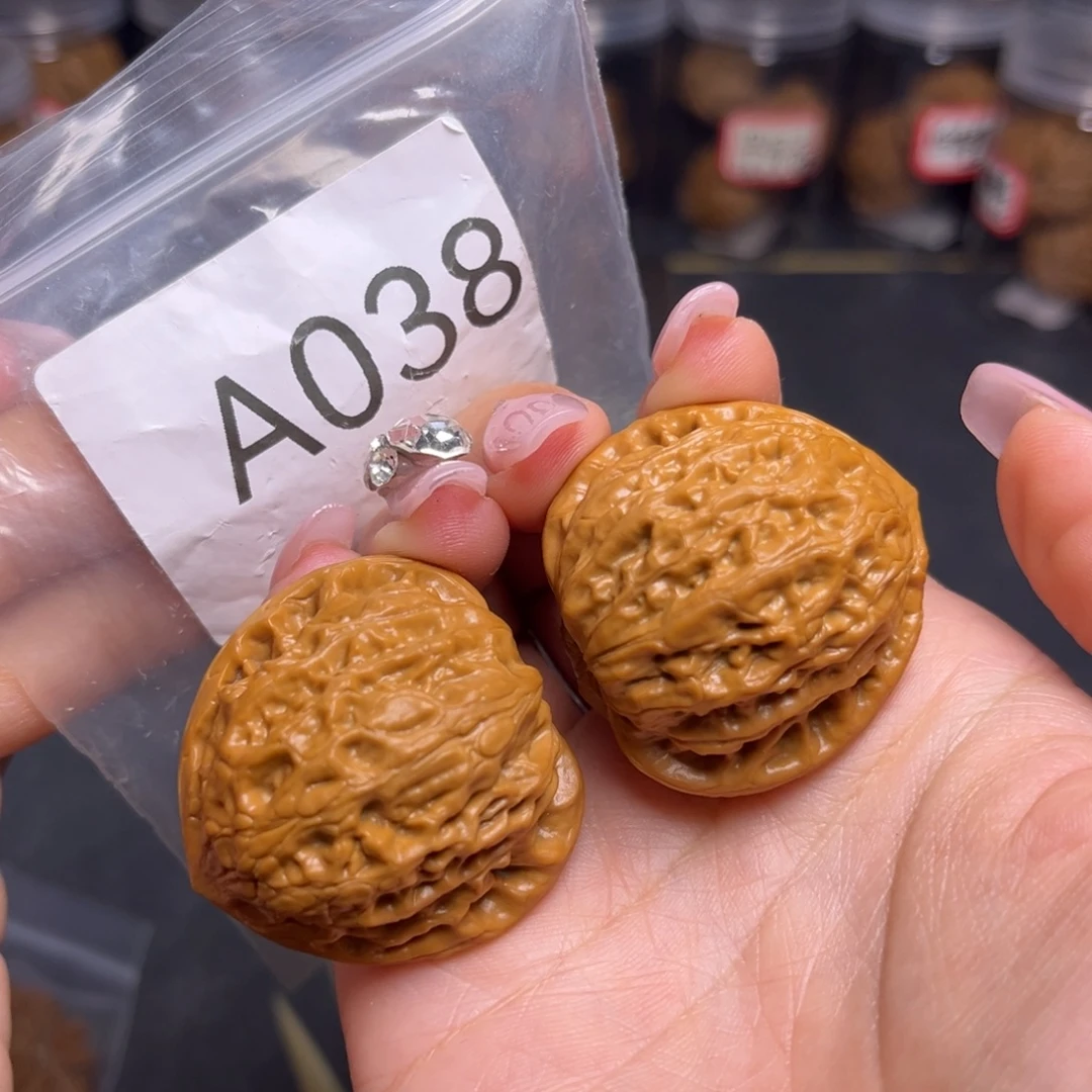 文玩核桃吊坠铁锤38