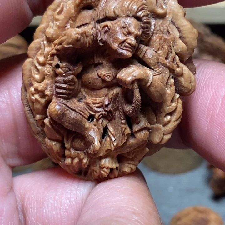 z***t把件核桃风味纯手工桃核雕刻不动明王
