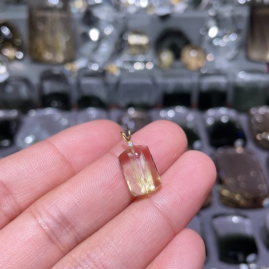 C***u颈饰水晶18K金镶嵌