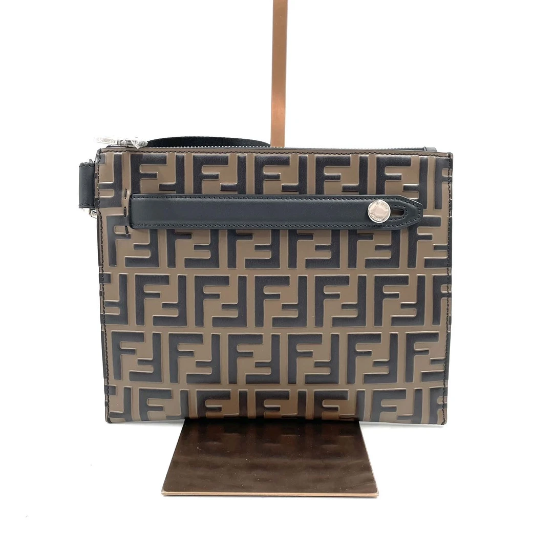 99新 FENDI/芬迪 芬迪老花信封斜挎包/U34