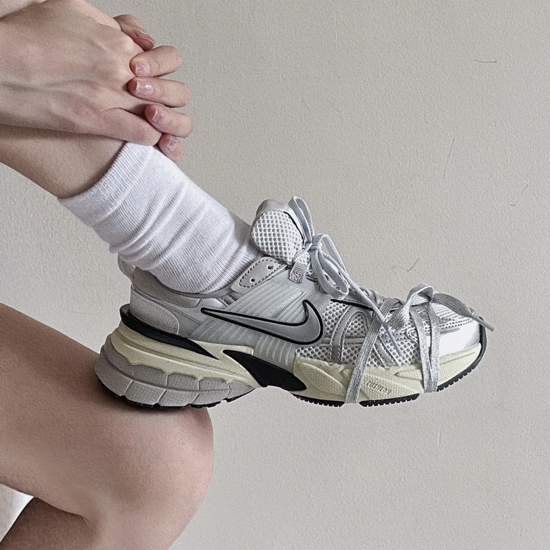 NIKE/耐克V2KRUN女子百搭舒适复古老爹鞋FD0736100