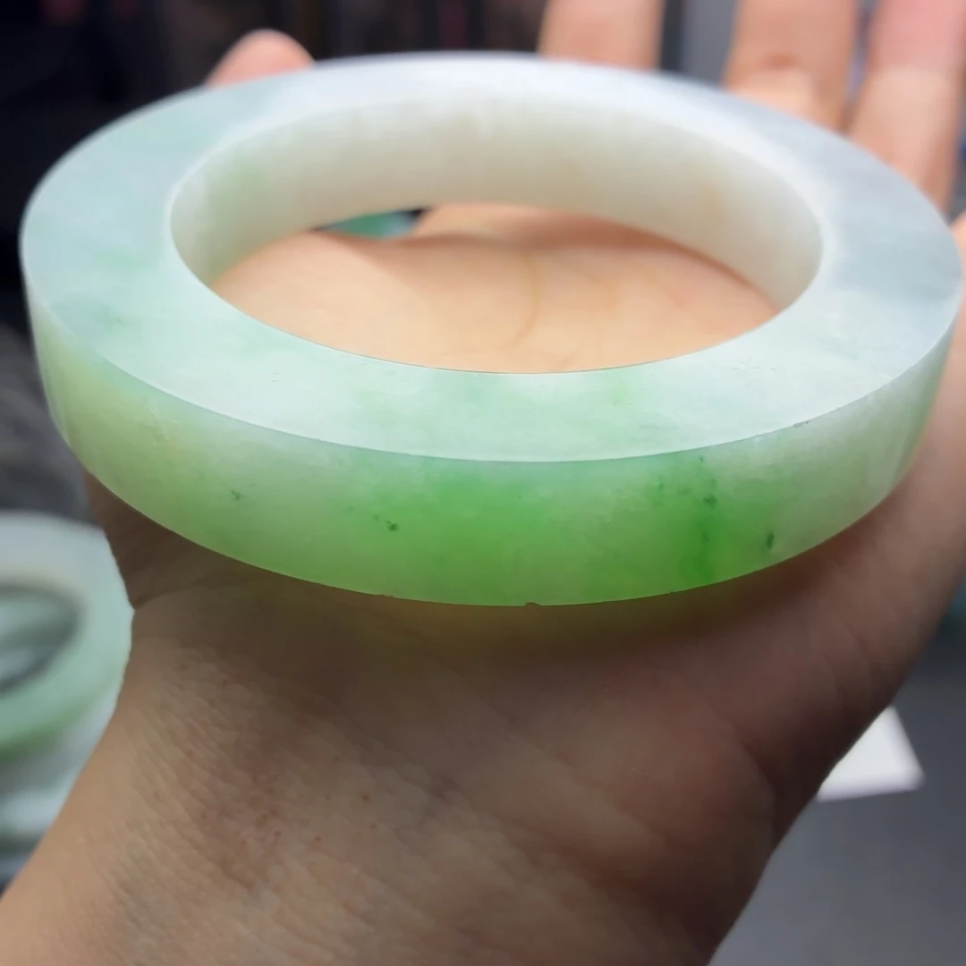 南***夏定制翡翠未镶嵌缅A翡翠多样性发一