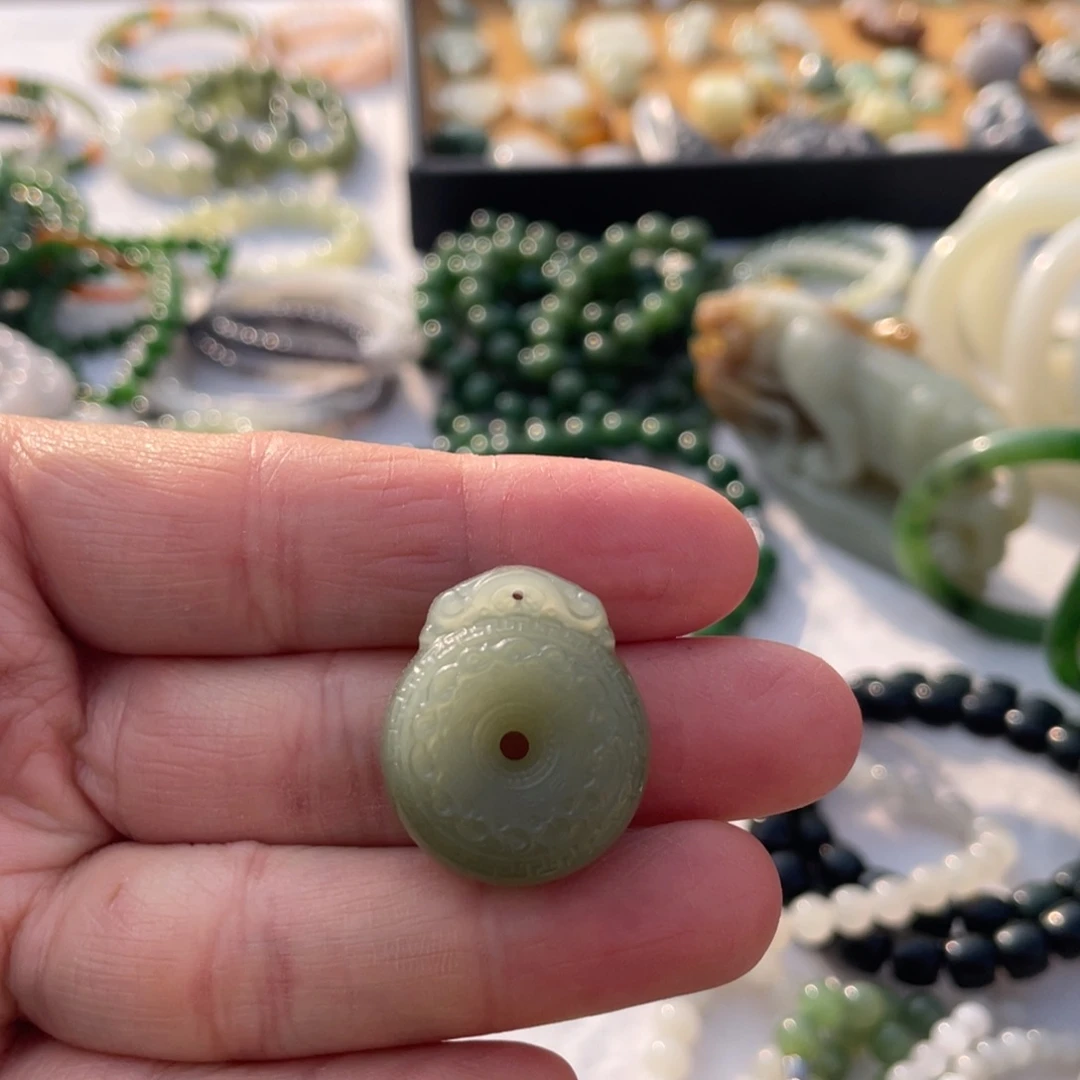 和田玉未镶嵌颈饰