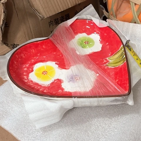 微瑕，不能明火，口径18厘米，高度2，2个桃心