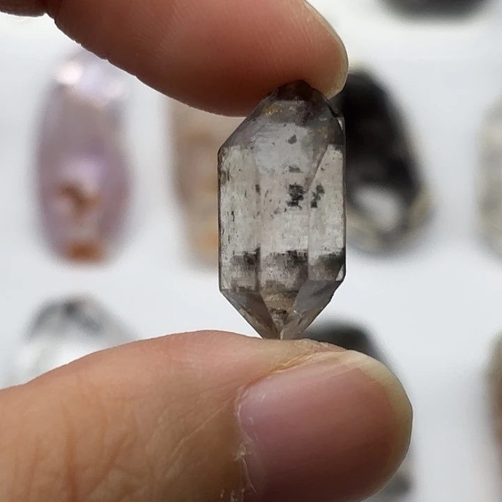 水晶未镶嵌颈饰闪灵钻