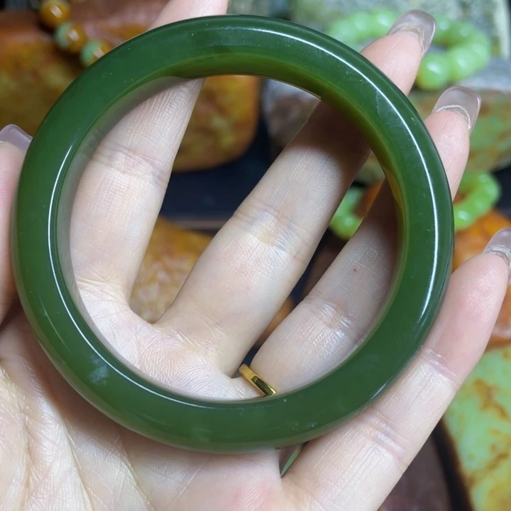 和田玉未镶嵌手镯