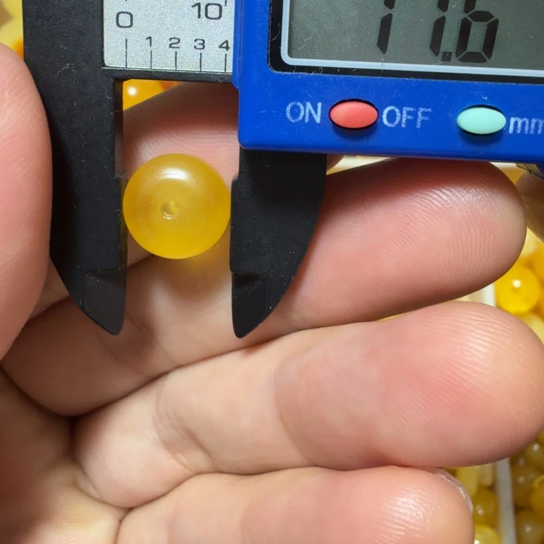 裸石琥珀未镶嵌成品