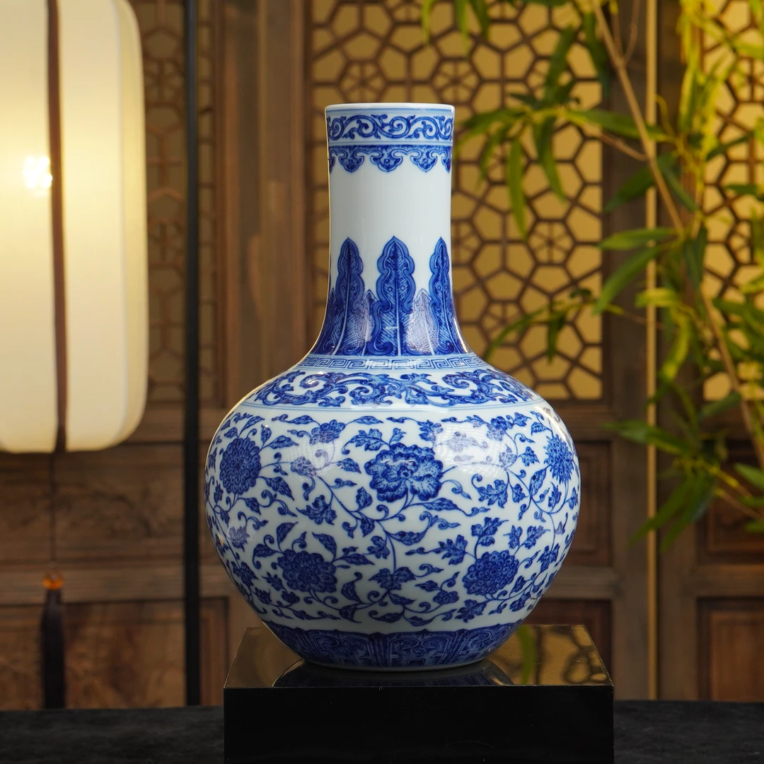 青花缠枝莲W天球瓶(高30cm)